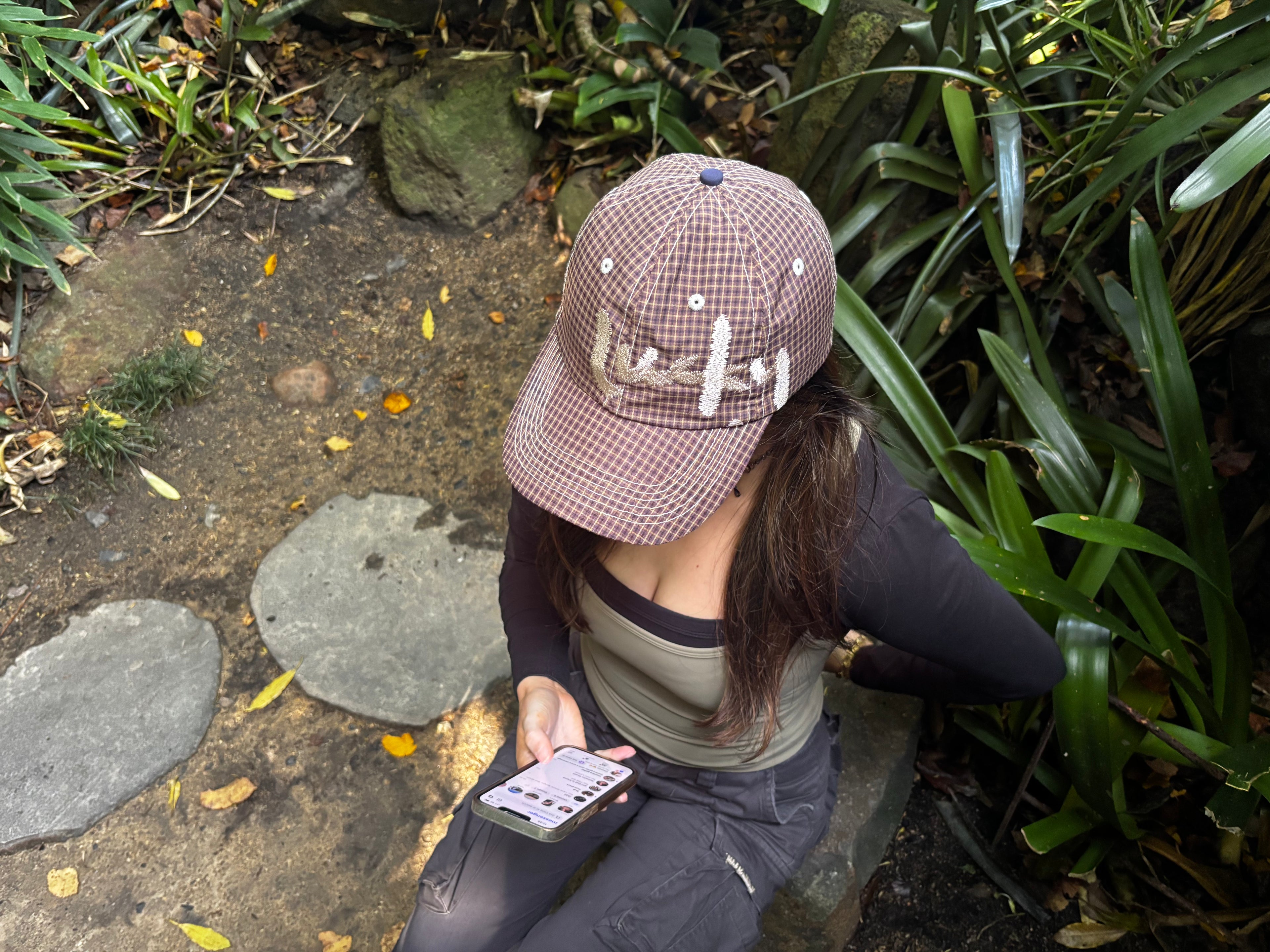 "LUCKY" CAP in BROWN PLAID