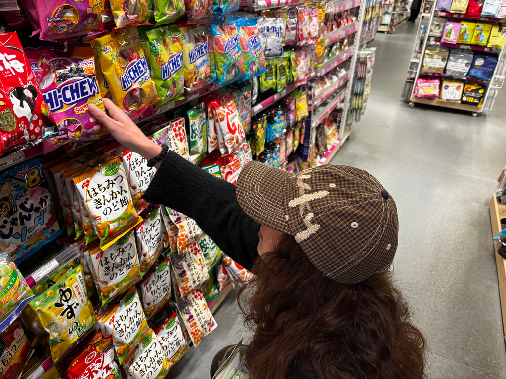 "LUCKY" CAP in BROWN PLAID